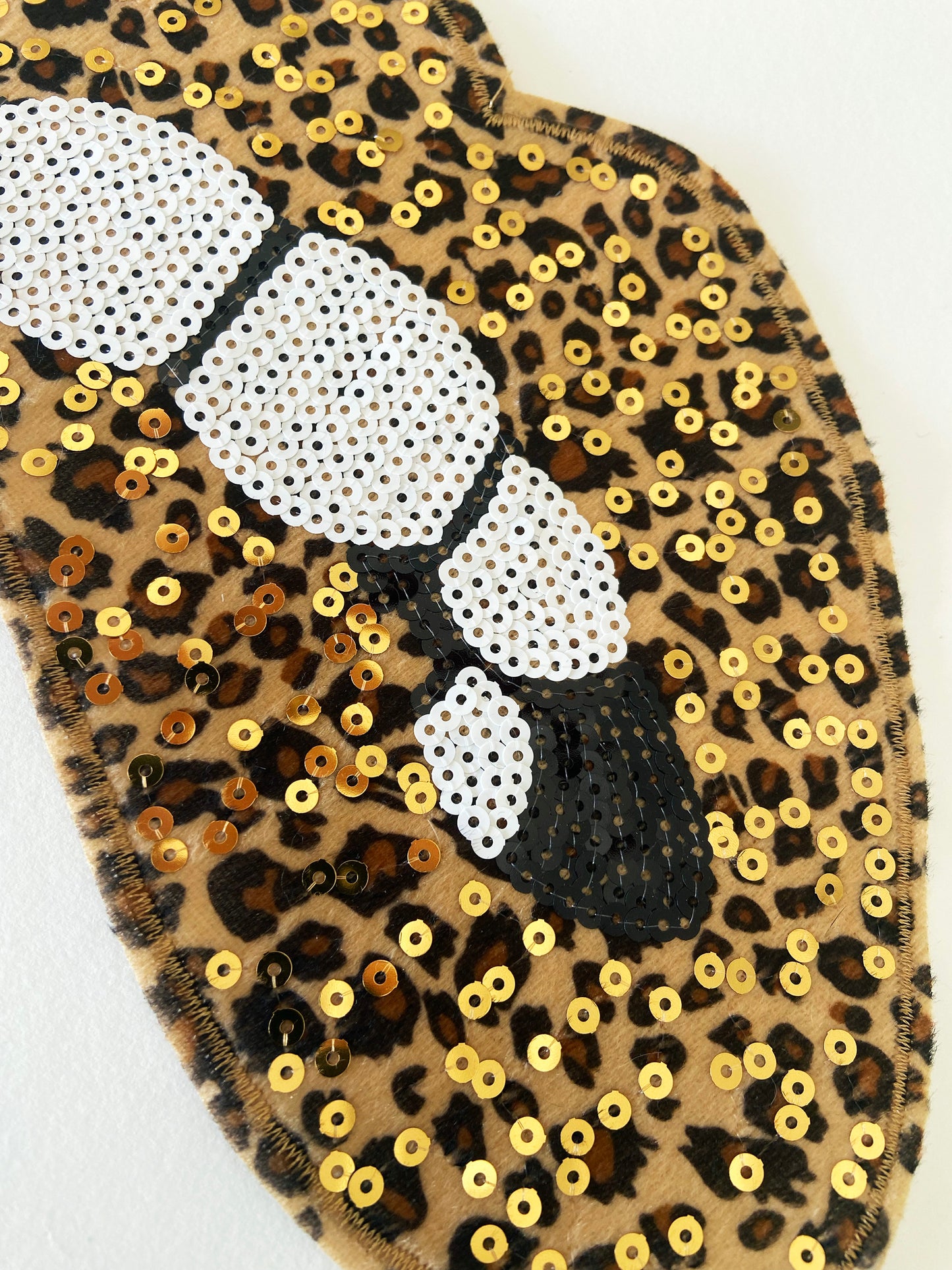 Kinked DIY Leopard Lips Motif